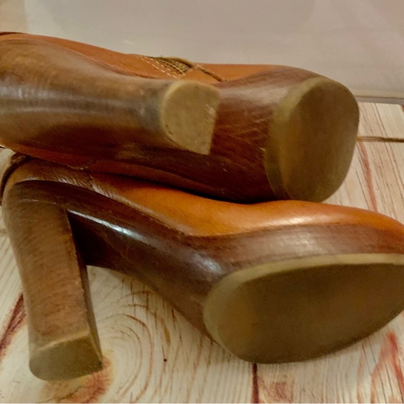 JUICY boots with gold accents - Picture 2 of 2